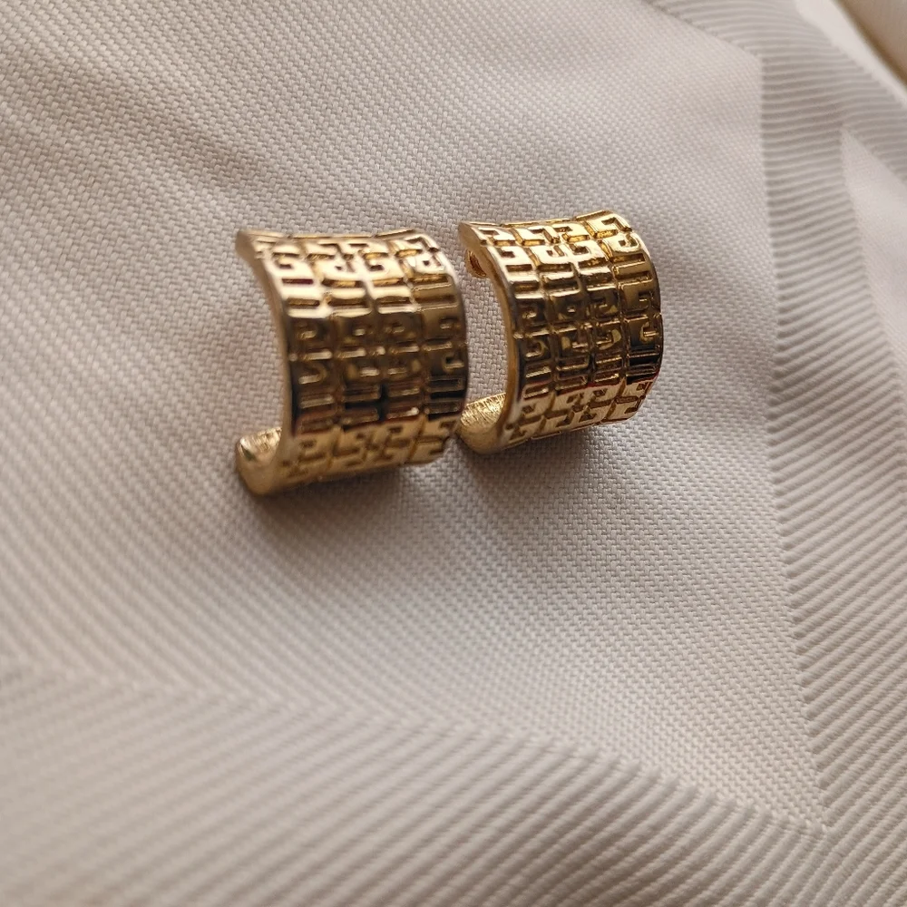 Givenchy Geometric Pattern Wide Vintage Gold Plated Pierced Earrings Authentic